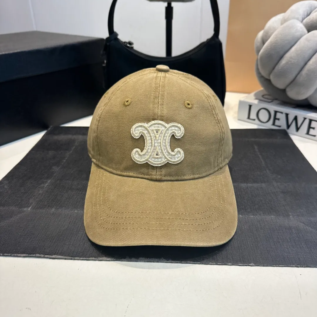 P60 CELINE new classic casual and trendy baseball cap🧢Japanese and Korean style, looks great with any combination! A must-have when traveling