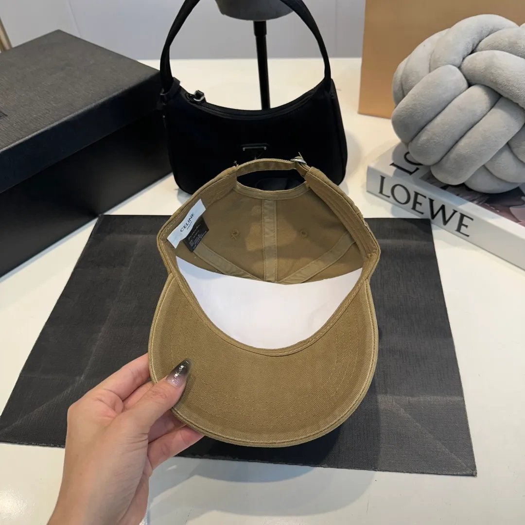 P60 CELINE new classic casual and trendy baseball cap🧢Japanese and Korean style, looks great with any combination! A must-have when traveling