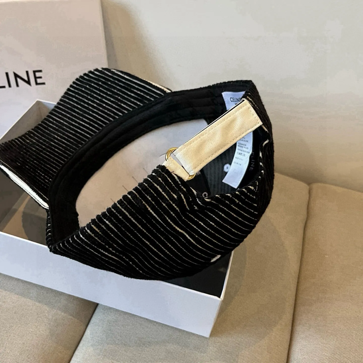 P60 [CELINE Celine] New classic casual and trendy baseball cap🧢Japanese and Korean style, looks great with any combination! A must-have when traveling
