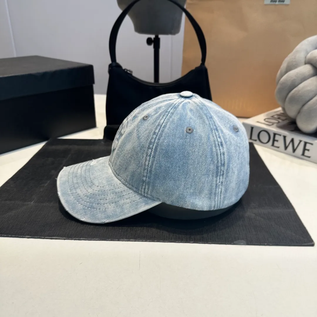 P56 CELINE washed ripped denim baseball cap 🎩 Original quality, very popular 🔥 Very exquisite craftsmanship [Love] High-end and classy, ​​low-key luxury, easy to carry