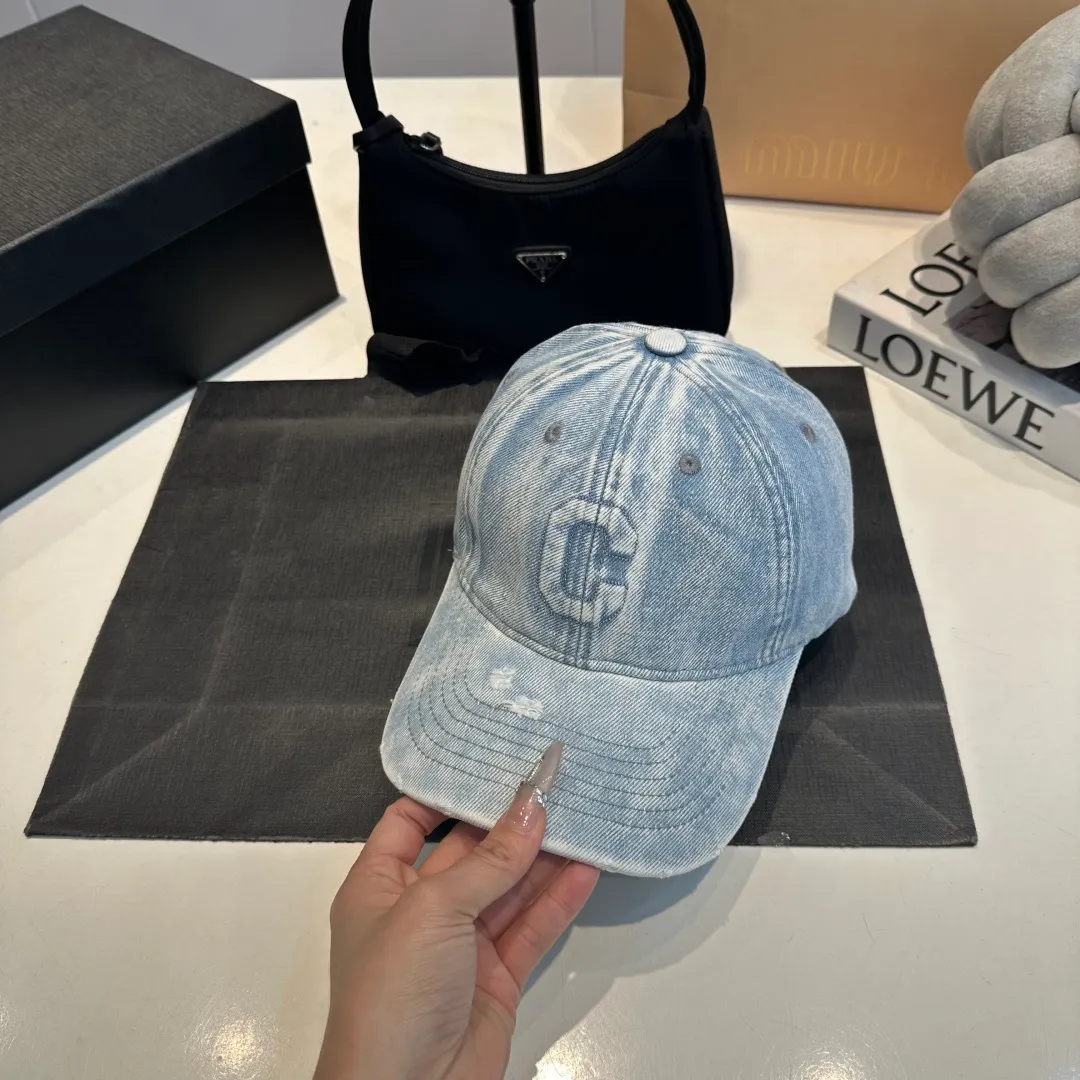 P56 CELINE washed ripped denim baseball cap 🎩 Original quality, very popular 🔥 Very exquisite craftsmanship [Love] High-end and classy, ​​low-key luxury, easy to carry