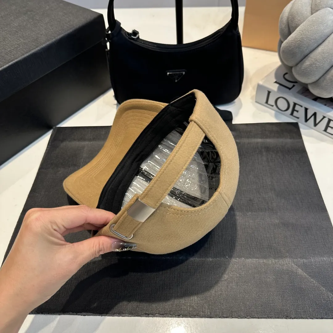 P60 CELINE new autumn and winter classic casual and trendy baseball cap🧢Japanese and Korean style, looks great with any combination! A must-have when traveling
