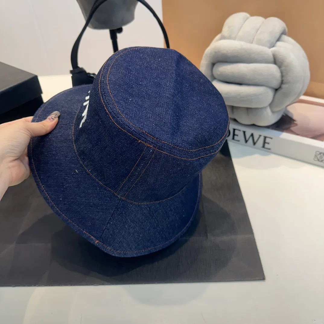 P60 Celine official bucket hat