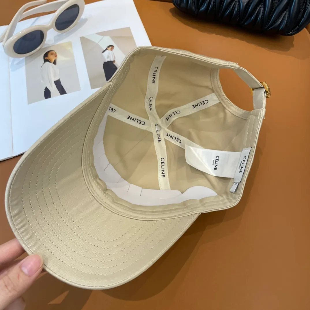 P66 popular CELINE (Celine) official website purchase version. Original 1:1 customized! The latest baseball cap with the same style as the simple letter star, fashionable and high-end workmanship! Every hat is made with care! Extraordinary quality, suitable for both men and women.    Céline's hat has a simple design, high-end color matching, delicate texture, and clean style. It is an iconic item. The letter C is the official icon of CELINE. It is deeply rooted in the brand's historical heritage, and at the same time it exudes modern elegance and a new trend of retro modernity. Simple baseball cap decorated with C logo. Self-attitude, no need to elaborate.
