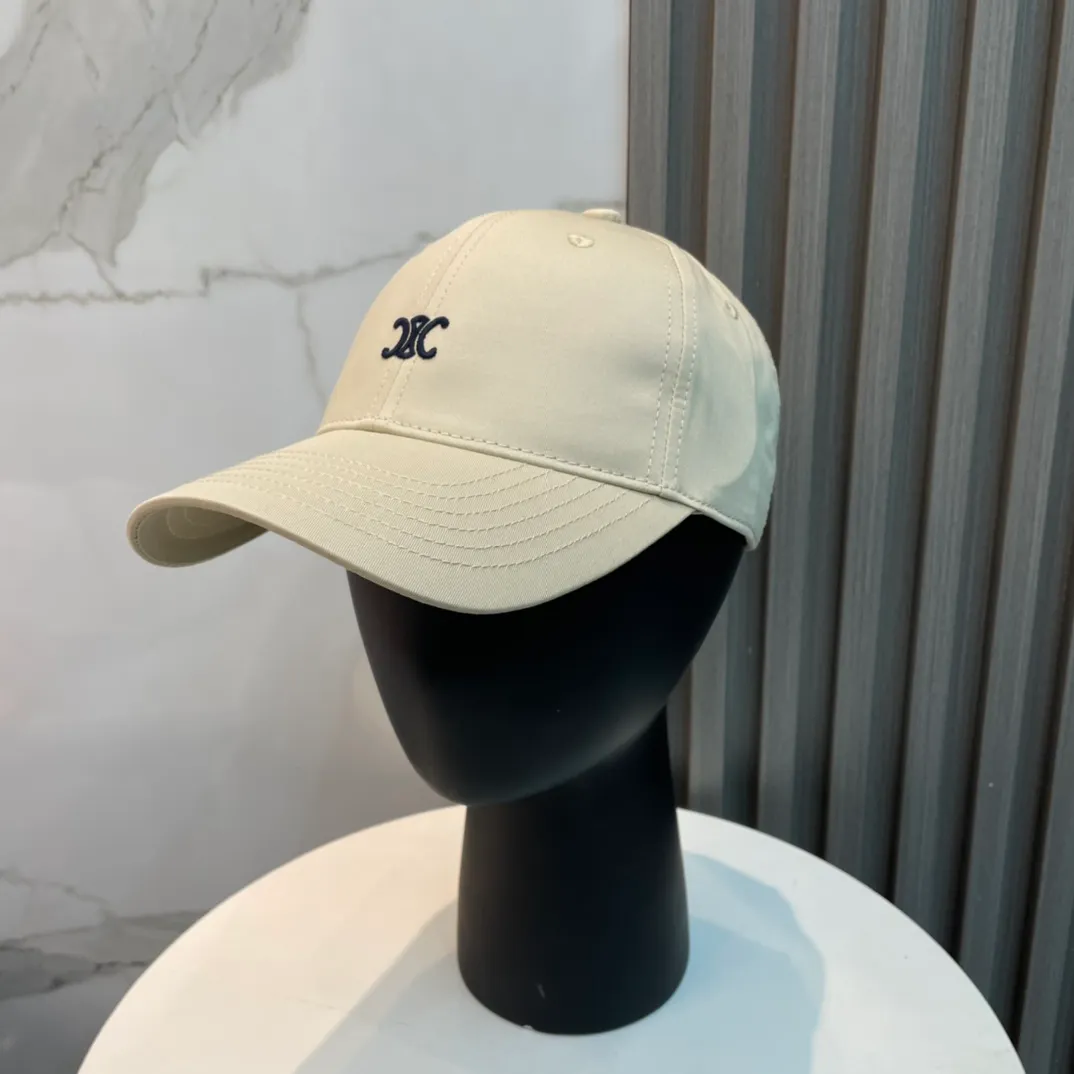 P70 popular CELINE (Celine) latest baseball cap with simple letters, fashionable and high-end workmanship! Every hat is made with care! Extraordinary quality, suitable for both men and women.    Céline's hat has a simple design, high-end color matching, delicate texture, and clean style. It is an iconic item. The letter C is the official icon of CELINE. It is deeply rooted in the brand's historical heritage, and at the same time it exudes modern elegance and a new trend of retro modernity. Simple baseball cap decorated with C logo. Self-attitude, no need to elaborate.