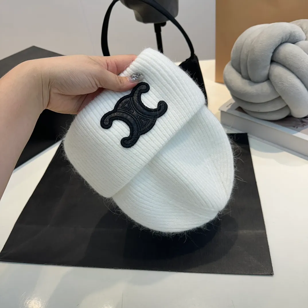 P60 CELINE 2024 autumn and winter new rabbit fur beanie, Korean style design ~ a must-have for autumn and winter wear