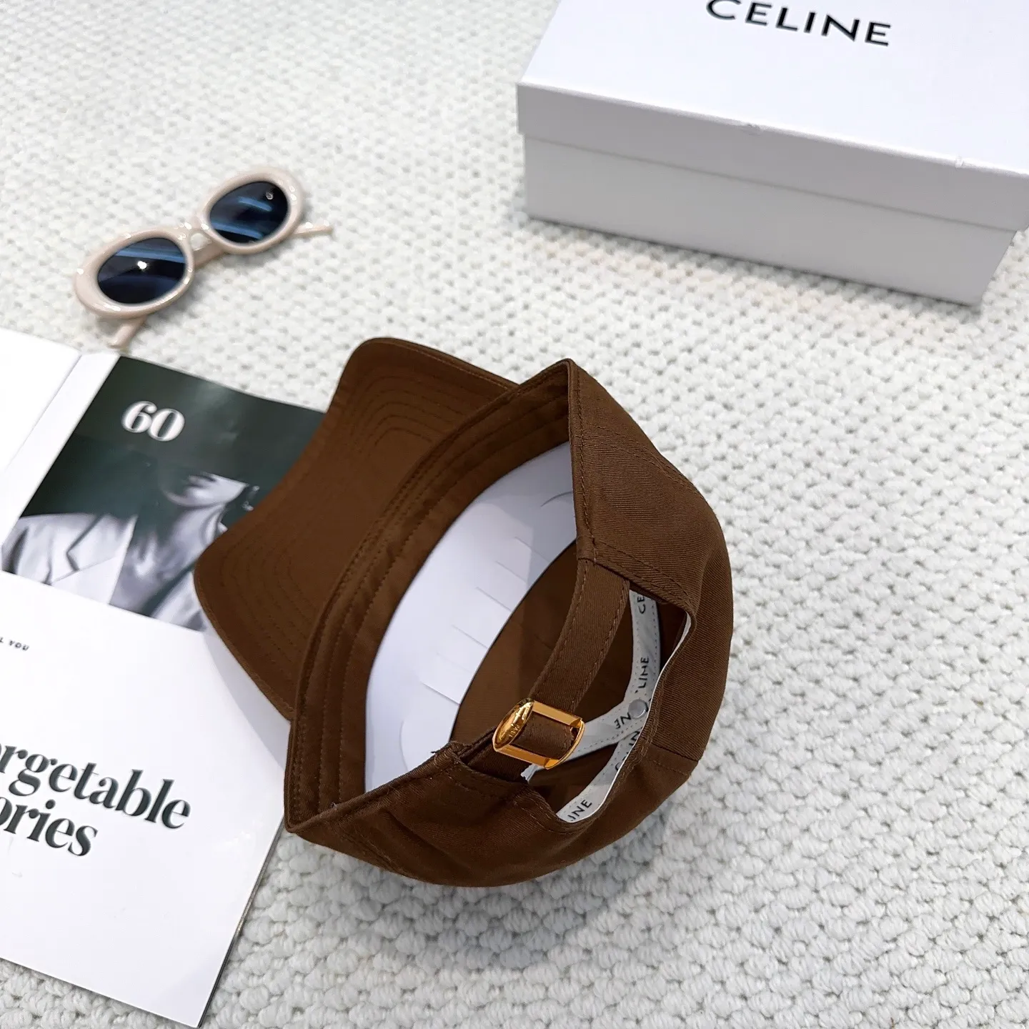 P60 popular CELINE official website purchasing version. Original 1:1 customized! The latest baseball cap with the same style as the simple letter star, fashionable and high-end workmanship! Every hat is made with care! Extraordinary quality, suitable for both men and women.    Céline's hat has a simple design, high-end color matching, delicate texture, and clean style. It is an iconic item. The letter C is the official icon of CELINE. It is deeply rooted in the brand's historical heritage, and at the same time it exudes modern elegance and a new trend of retro modernity. Simple baseball cap decorated with C logo. Self-attitude, no need to elaborate.