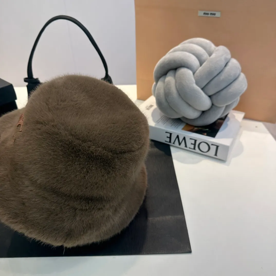 P70 Celine Celine* customized version of Arc de Triomphe mink hat women's bucket hat 2023 hot new style autumn and winter hat fisherman hat winter style