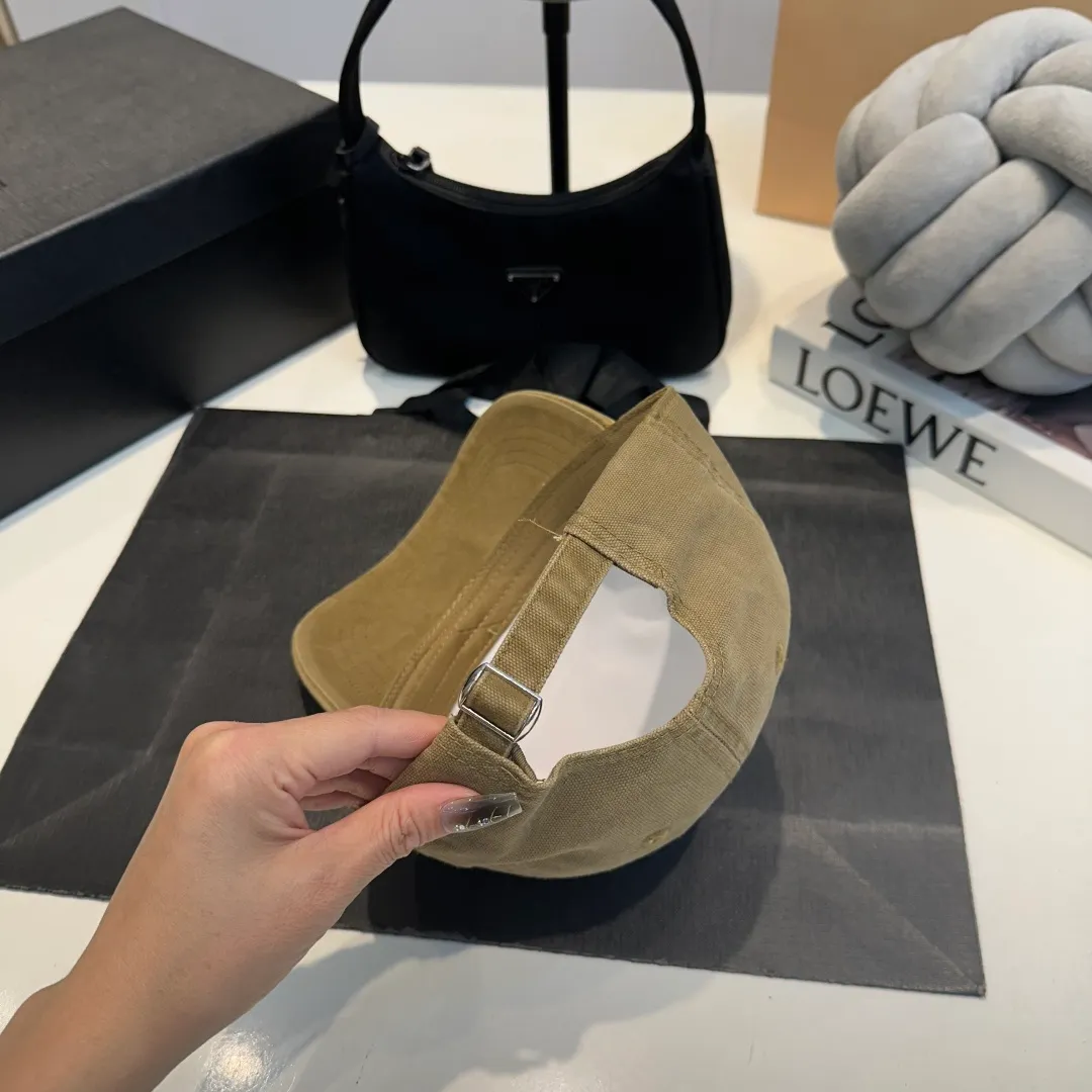 P60 CELINE new classic casual and trendy baseball cap🧢Japanese and Korean style, looks great with any combination! A must-have when traveling