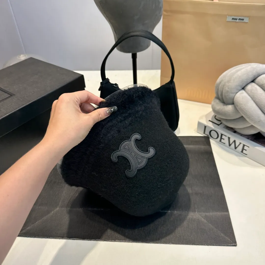 P60 Celine Celine* customized version of Arc de Triomphe lamb wool basin hat women's bucket hat 2025 hot new style autumn and winter hat fisherman hat winter style