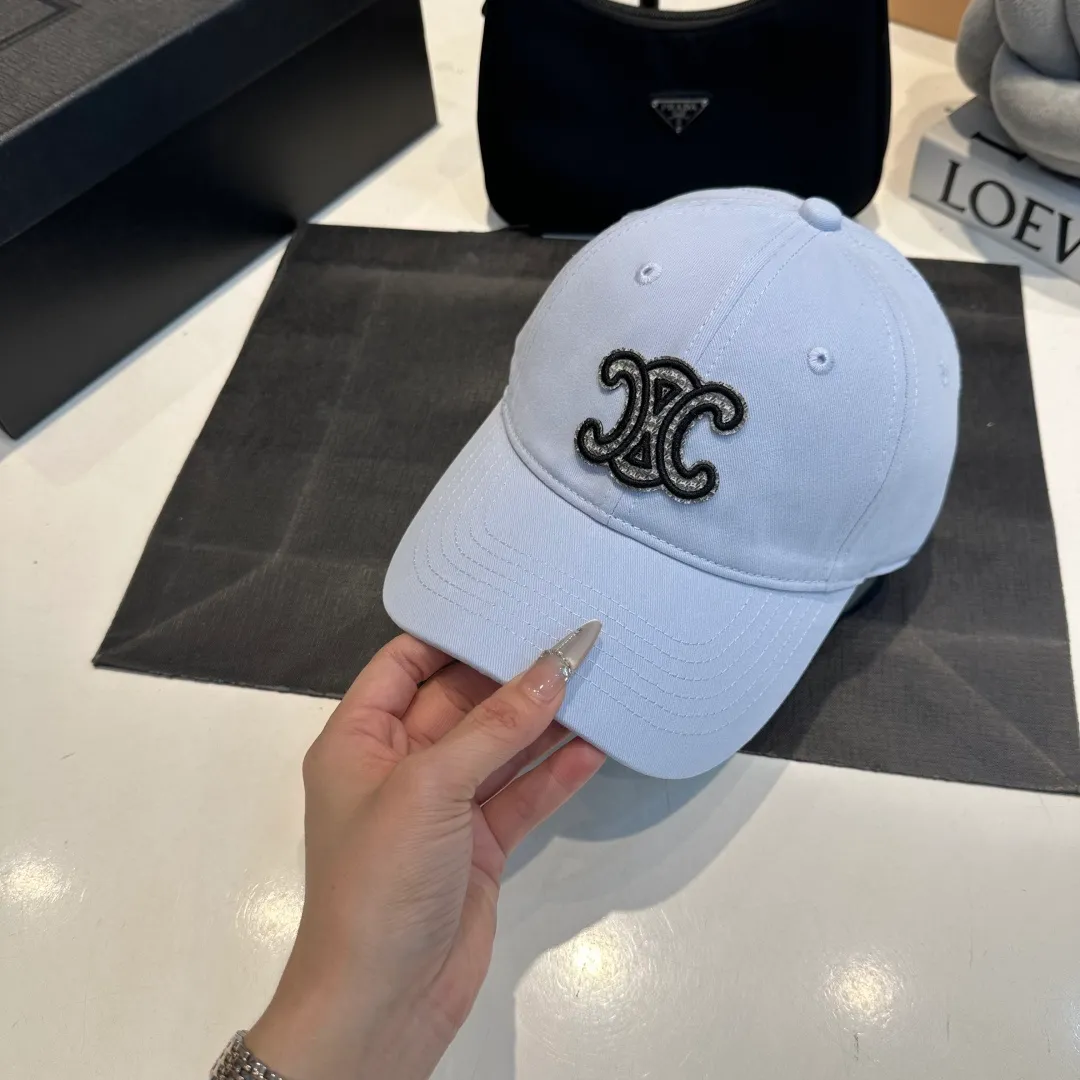 P60 CELINE Celine's new classic casual and trendy style, simple baseball cap🧢Japanese and Korean style, looks great with any combination! A must-have when traveling