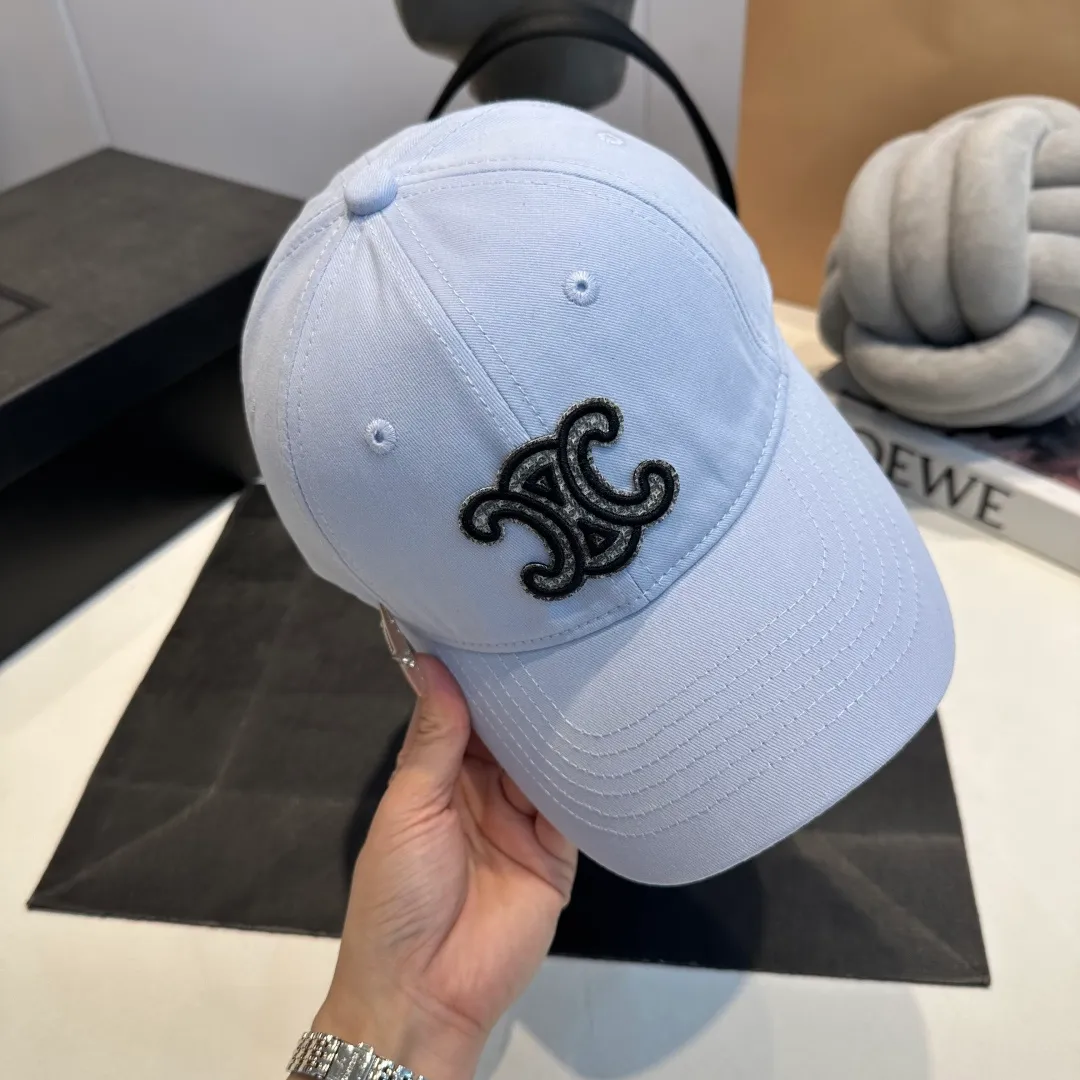 P60 CELINE Celine's new classic casual and trendy style, simple baseball cap🧢Japanese and Korean style, looks great with any combination! A must-have when traveling