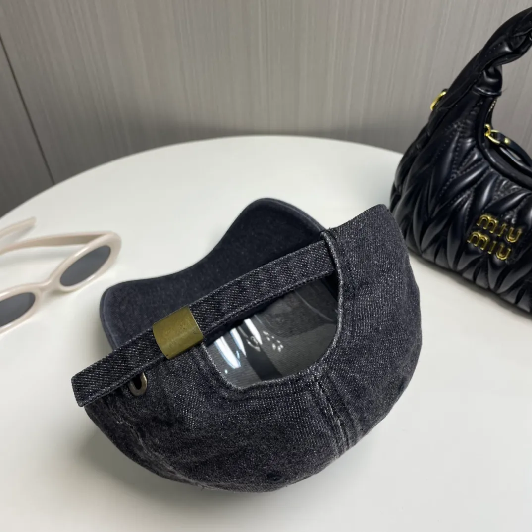 P50💛 Comes with dust bag [CELINE Celine] new denim baseball cap🧢, a must-have and easy to match when out on the street, get it now!