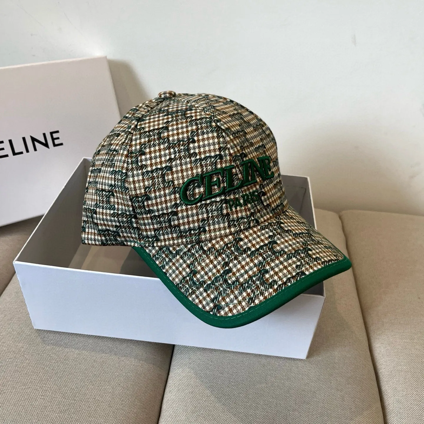 P60 [CELINE Celine] New classic casual and trendy baseball cap🧢Japanese and Korean style, looks great with any combination! A must-have when traveling