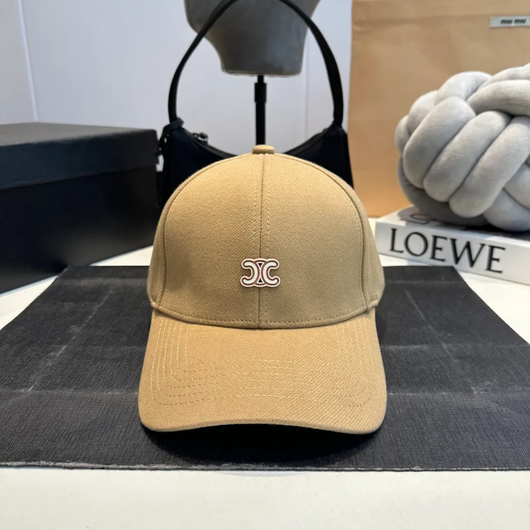P60 CELINE new autumn and winter classic casual and trendy baseball cap🧢Japanese and Korean style, looks great with any combination! A must-have when traveling