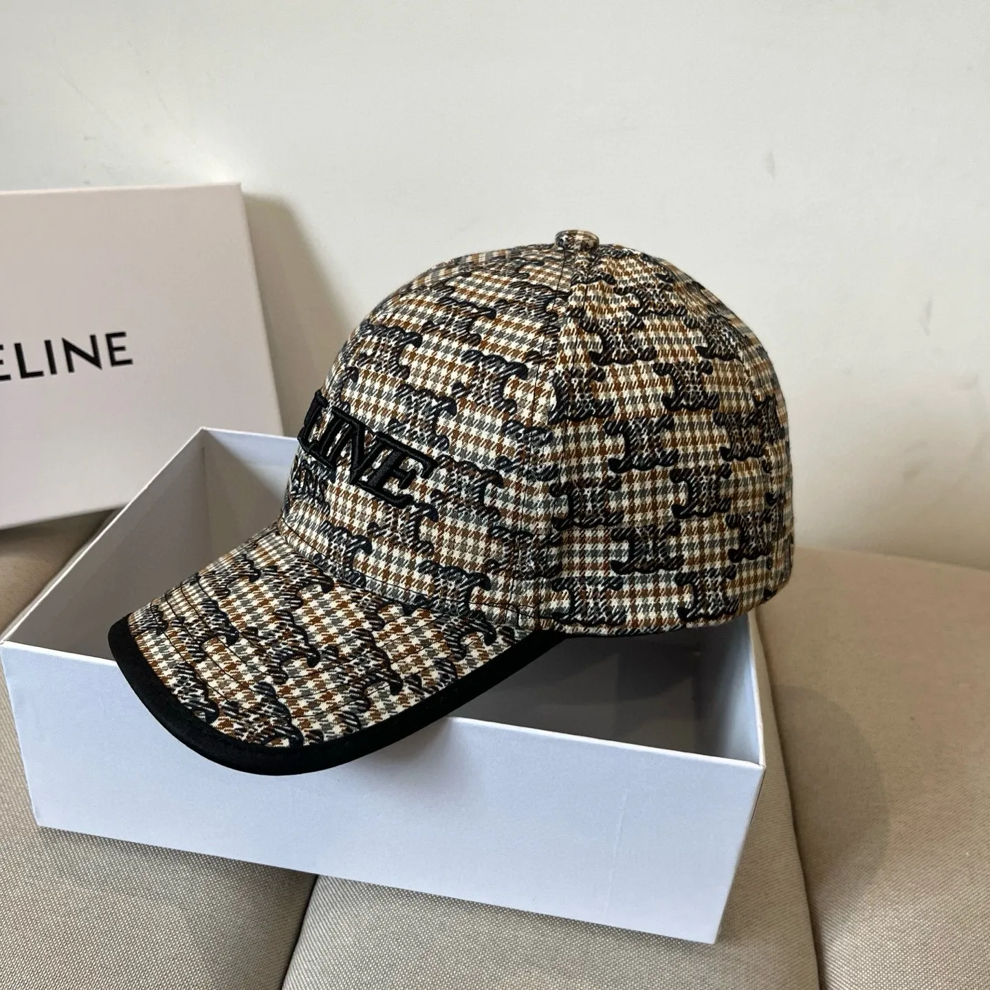 P70 [CELINE Celine] New classic casual and trendy baseball cap🧢Japanese and Korean style, looks great with any combination! A must-have when traveling