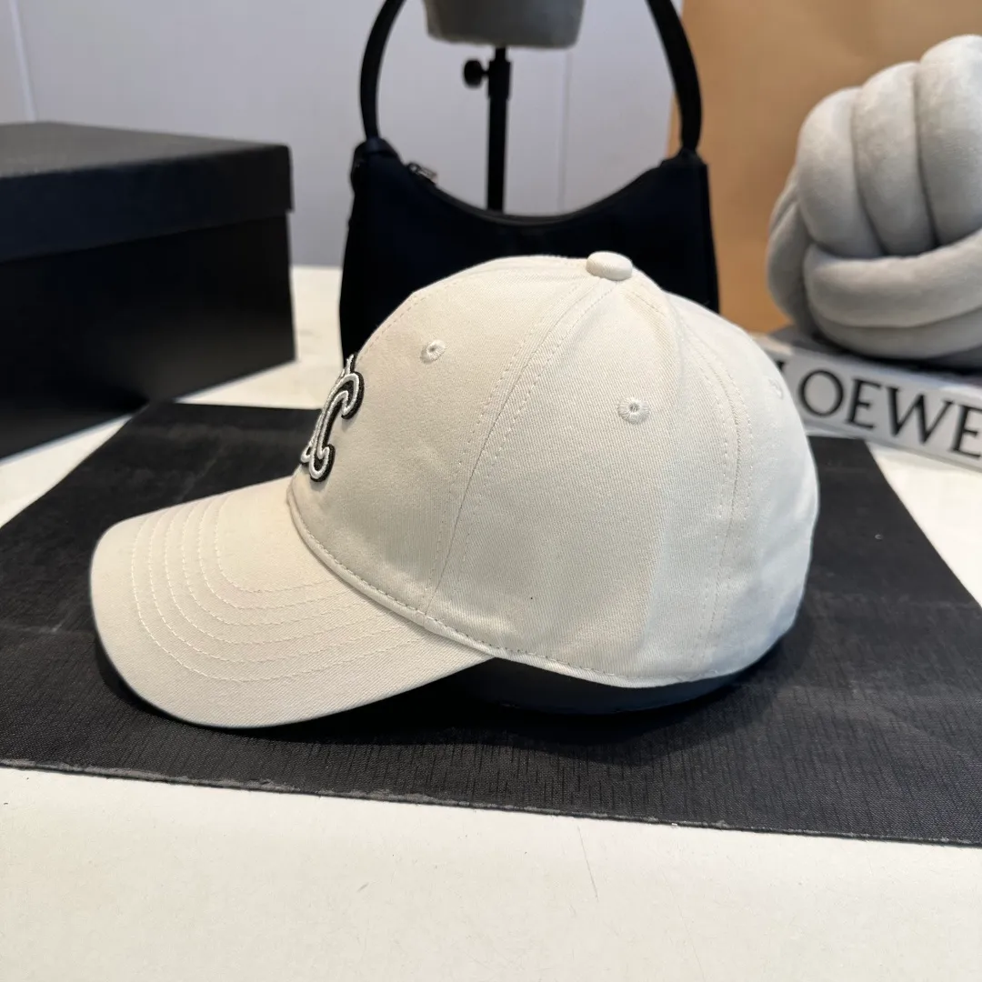 P60 CELINE Celine's new classic casual and trendy style, simple baseball cap🧢Japanese and Korean style, looks great with any combination! A must-have when traveling