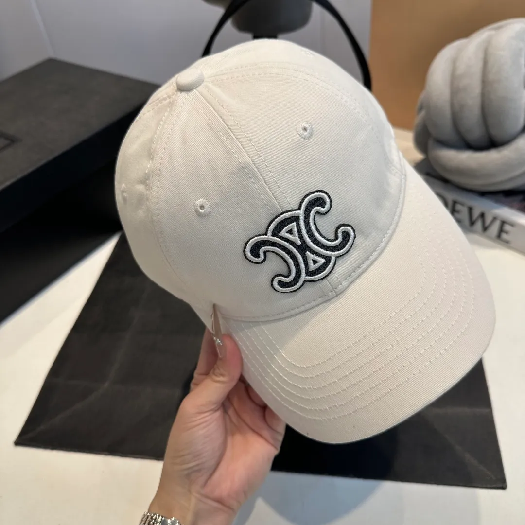 P60 CELINE Celine's new classic casual and trendy style, simple baseball cap🧢Japanese and Korean style, looks great with any combination! A must-have when traveling