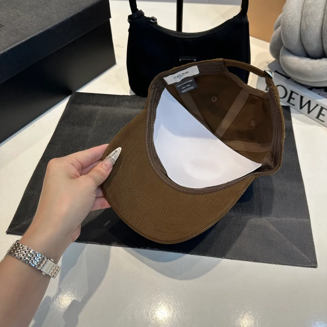 P60 CELINE Celine's new classic casual and trendy style, simple baseball cap🧢Japanese and Korean style, looks great with any combination! A must-have when traveling
