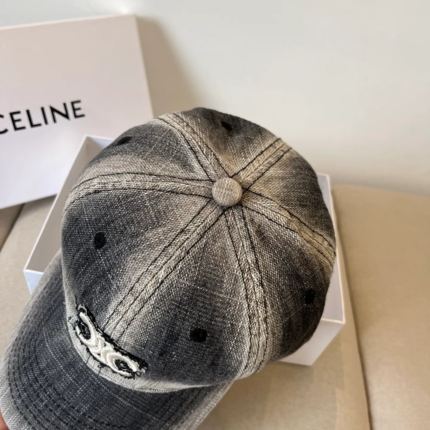 P60 [CELINE Celine] New classic casual and trendy baseball cap🧢Japanese and Korean style, looks great with any combination! A must-have when traveling