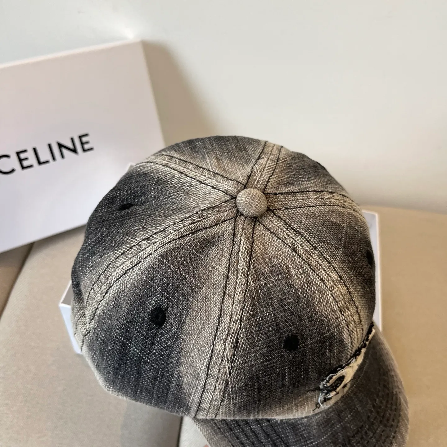 P60 [CELINE Celine] New classic casual and trendy baseball cap🧢Japanese and Korean style, looks great with any combination! A must-have when traveling