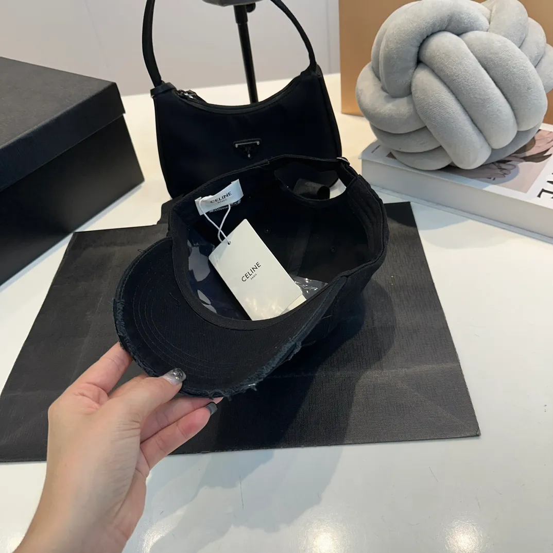 P60 CELINE 2024 spring and summer denim baseball cap 🧢, a must-have and easy to match when going out, get it now!