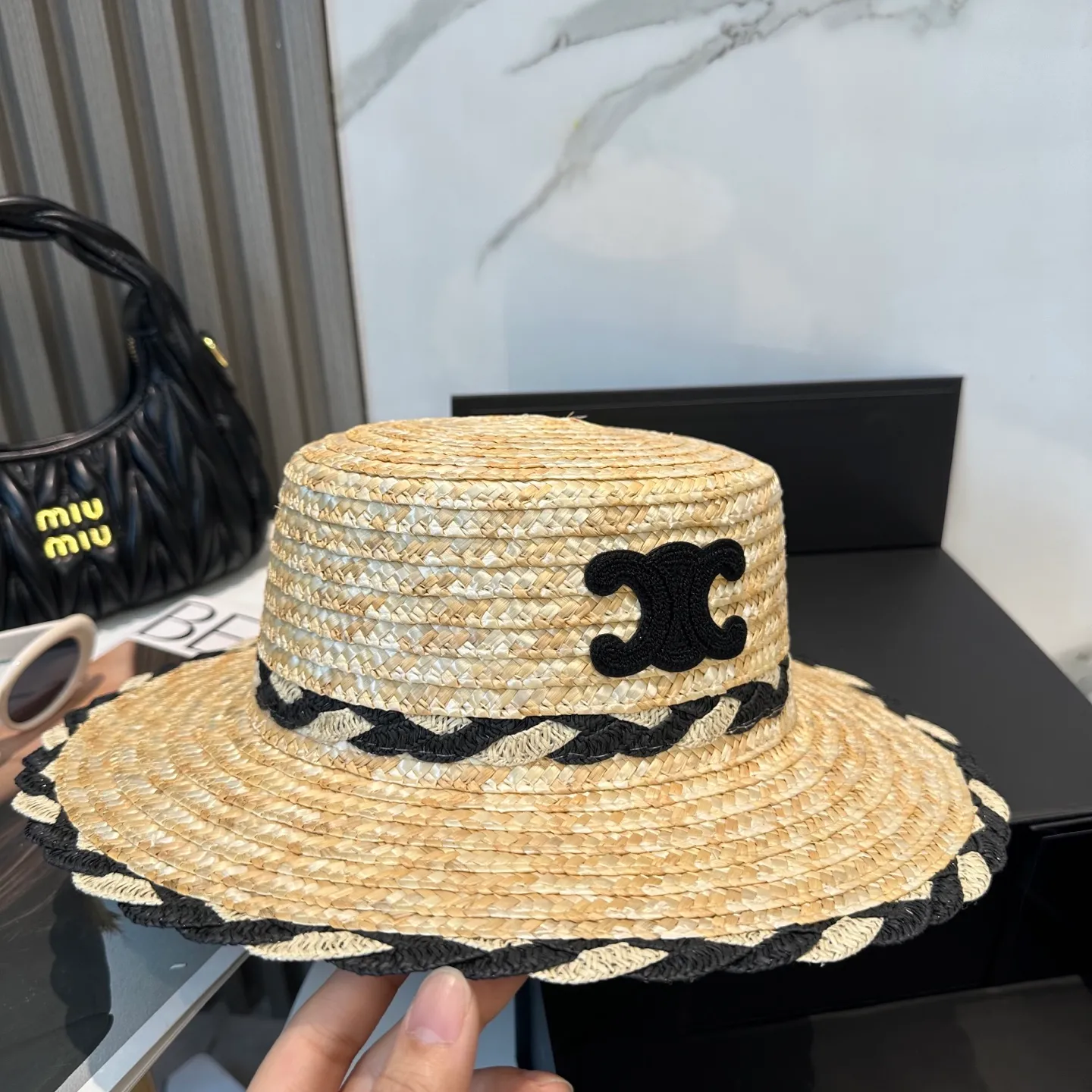 P70 CELINE new straw hat, advanced customization, lady style, attention to detail, sun protection and UV protection in summer, a must-have for travel, versatile and good-looking