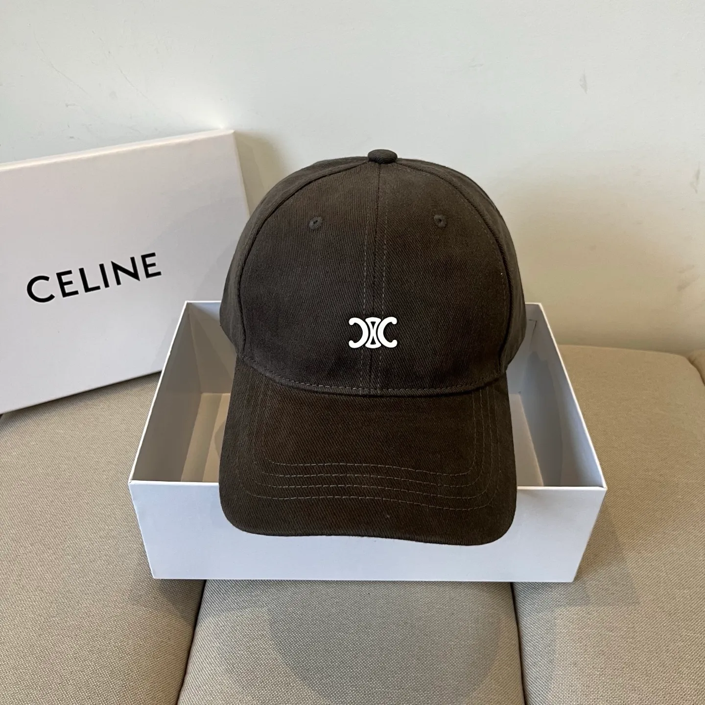 P 60 [CELINE Celine] New classic casual and trendy baseball cap🧢Japanese and Korean style, looks great with any combination! A must-have when traveling