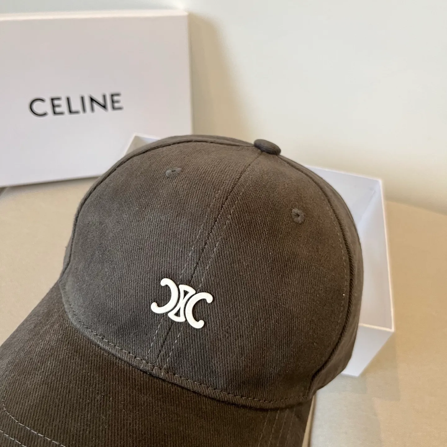 P 60 [CELINE Celine] New classic casual and trendy baseball cap🧢Japanese and Korean style, looks great with any combination! A must-have when traveling