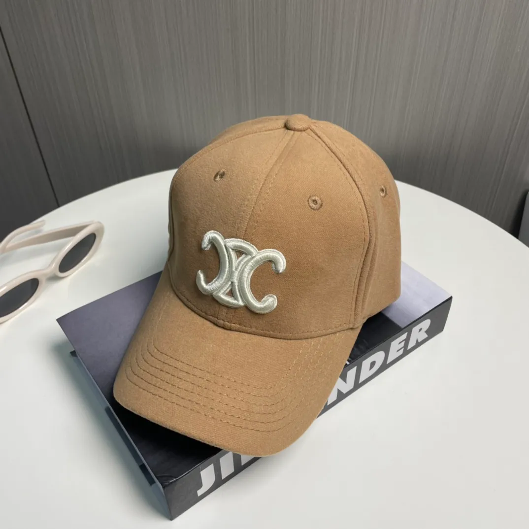 P56 💛 Comes with dust bag [CELINE Celine] new simple baseball cap, new shipment, big brand style is super easy to match, hurry up and get it!