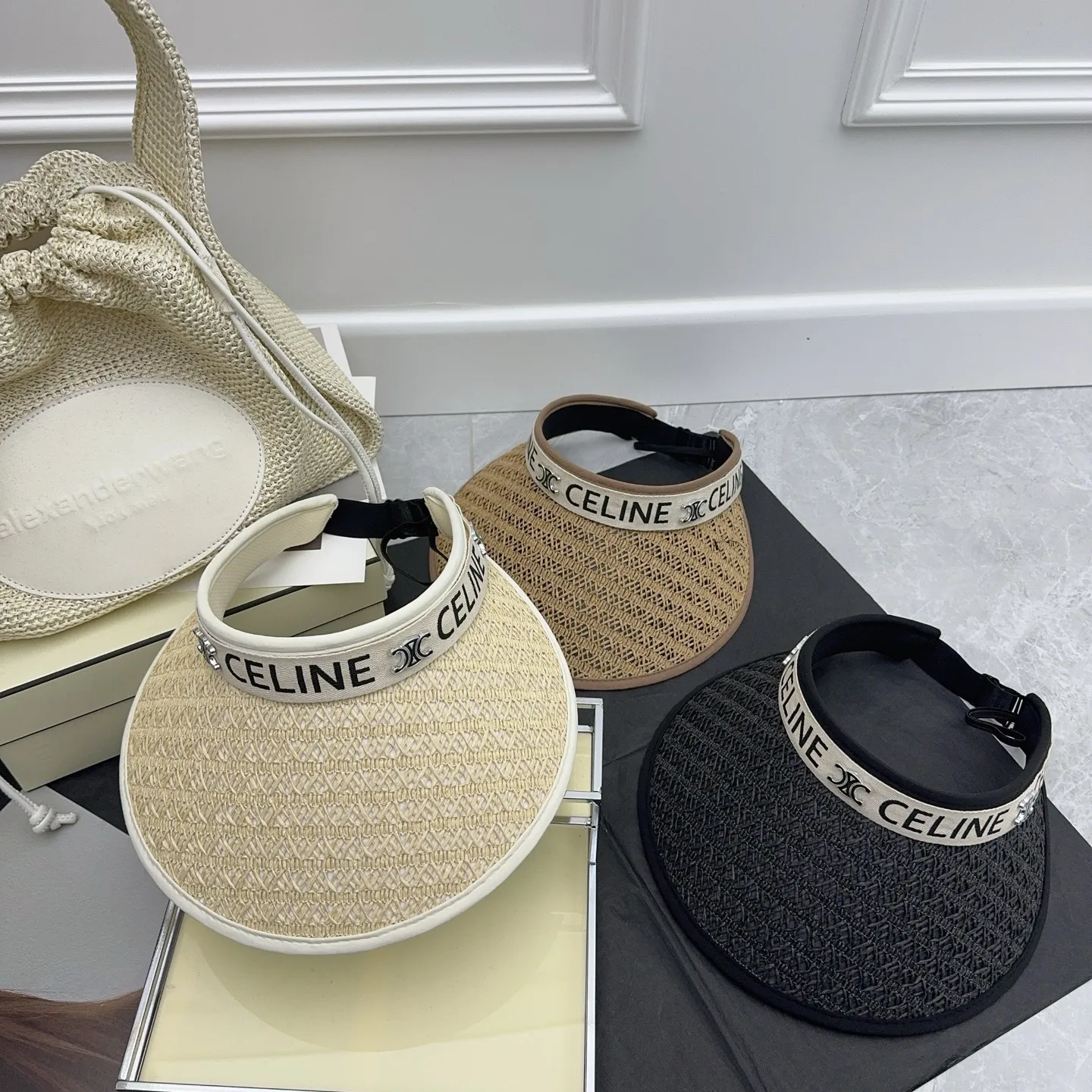 CELINE's new straw hollow hat 🍀 The Arc de Triomphe is full of high-end feel!