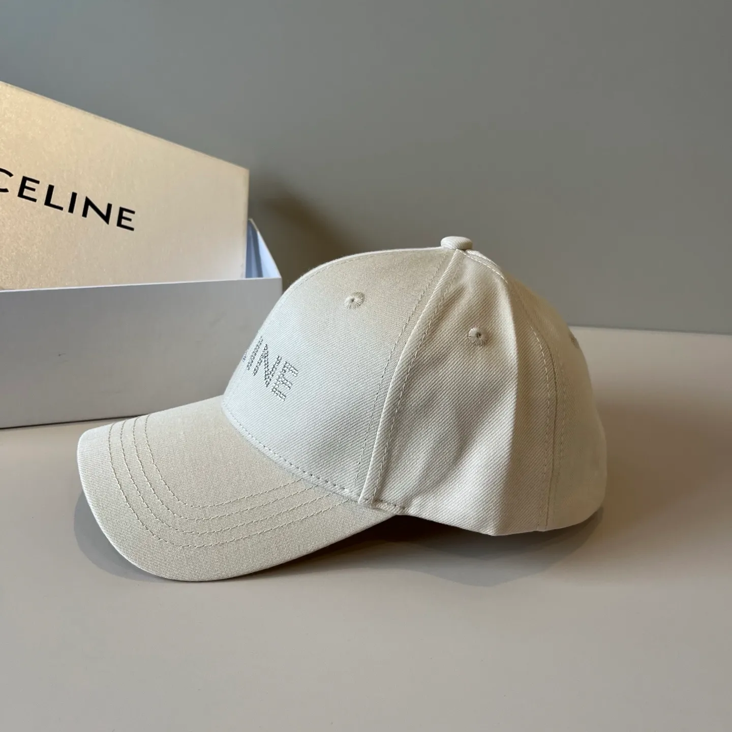 P70 [CELINE Celine] New classic casual and trendy baseball cap🧢Japanese and Korean style, looks great with any combination! A must-have when traveling