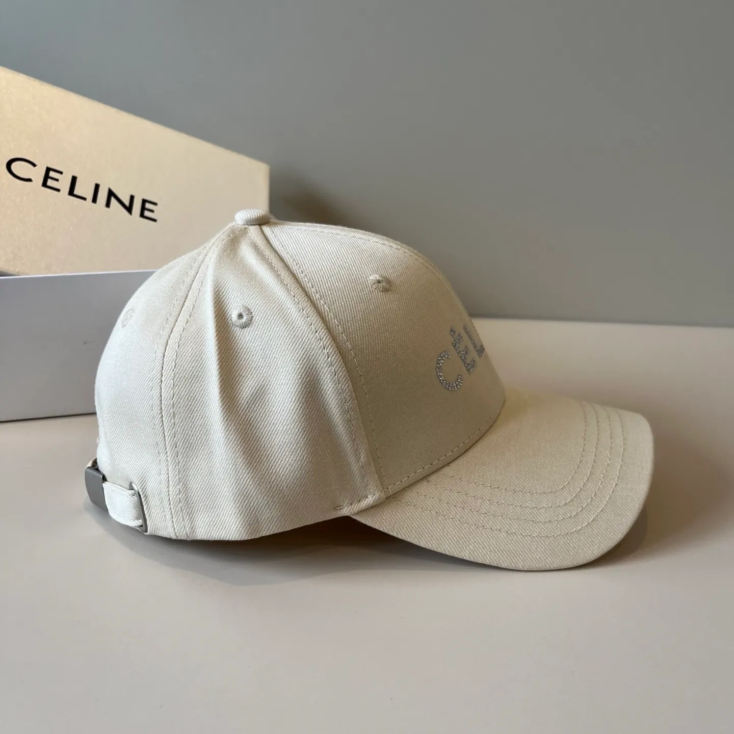 P70 [CELINE Celine] New classic casual and trendy baseball cap🧢Japanese and Korean style, looks great with any combination! A must-have when traveling