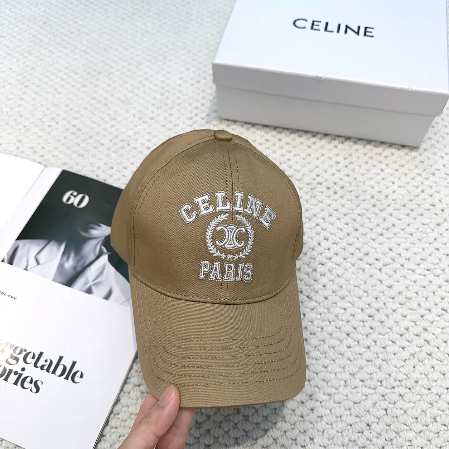 P70 popular CELINE (Celine) latest baseball cap with simple letters, fashionable and high-end workmanship! Every hat is made with care! Extraordinary quality, suitable for both men and women.    Céline's hat has a simple design, high-end color matching, delicate texture, and clean style. It is an iconic item. The letter C is the official icon of CELINE. It is deeply rooted in the brand's historical heritage, and at the same time it exudes modern elegance and a new trend of retro modernity. Simple baseball cap decorated with C logo. Self-attitude, no need to elaborate.