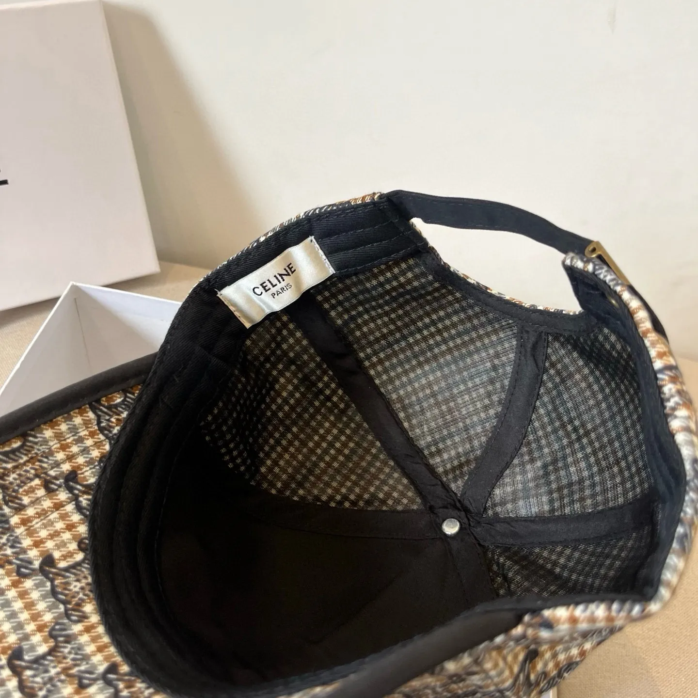 P60 [CELINE Celine] New classic casual and trendy baseball cap🧢Japanese and Korean style, looks great with any combination! A must-have when traveling