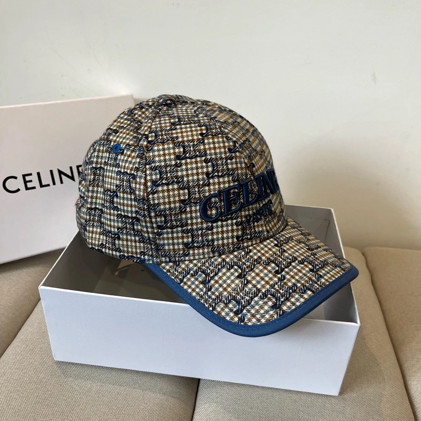 P60 [CELINE Celine] New classic casual and trendy baseball cap🧢Japanese and Korean style, looks great with any combination! A must-have when traveling