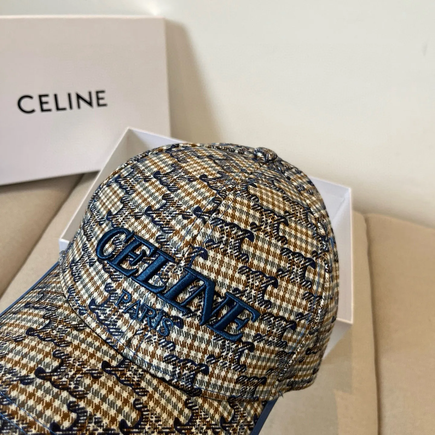 P60 [CELINE Celine] New classic casual and trendy baseball cap🧢Japanese and Korean style, looks great with any combination! A must-have when traveling