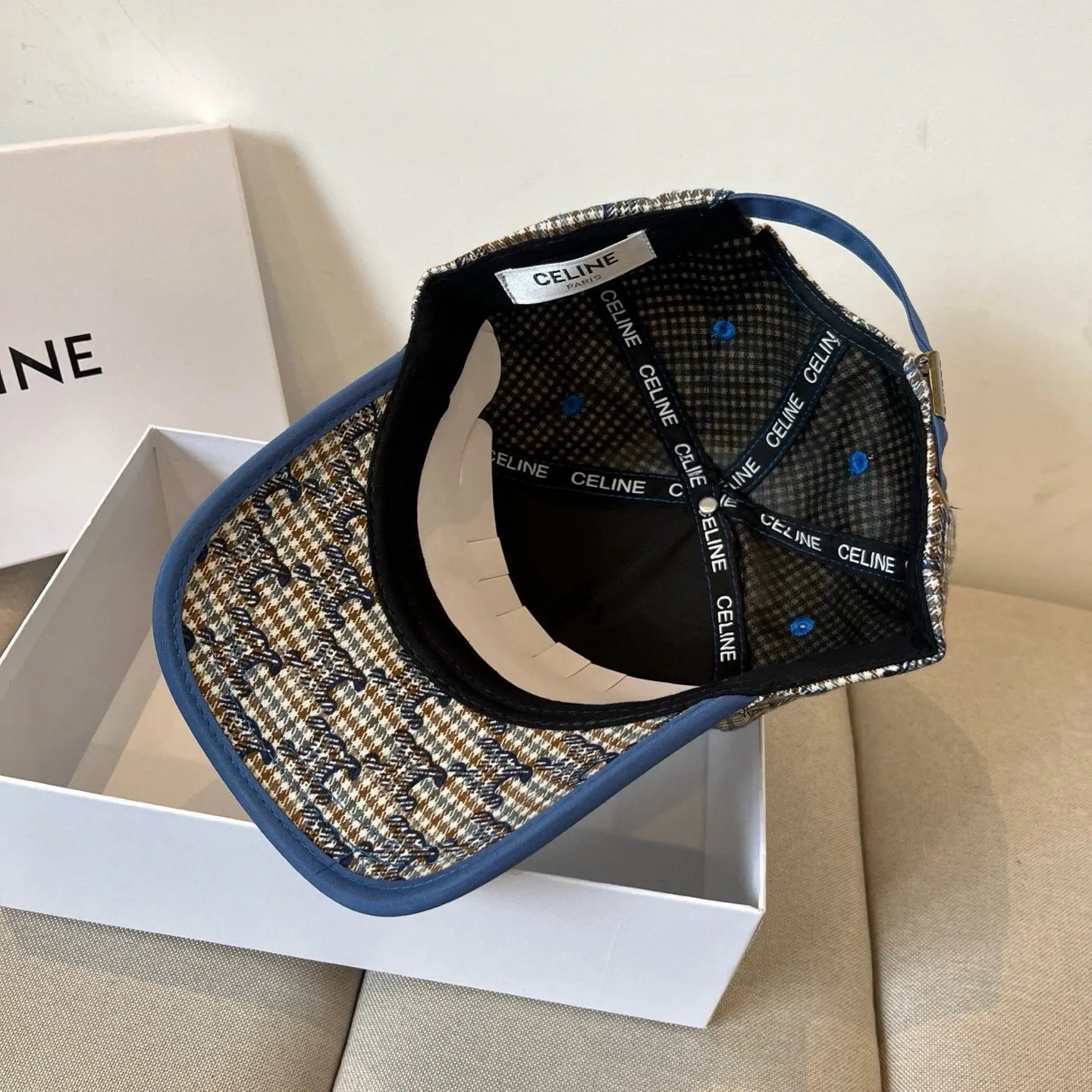 P60 [CELINE Celine] New classic casual and trendy baseball cap🧢Japanese and Korean style, looks great with any combination! A must-have when traveling