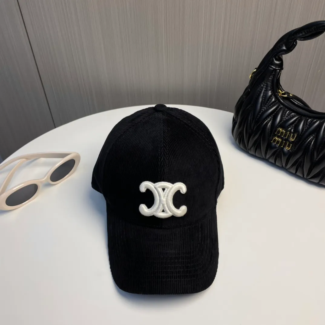P60 [CELINE Celine] New classic casual and trendy style for autumn and winter. Corduroy simple baseball cap now available🧢Japanese and Korean style, looks great with any combination! A must-have when traveling