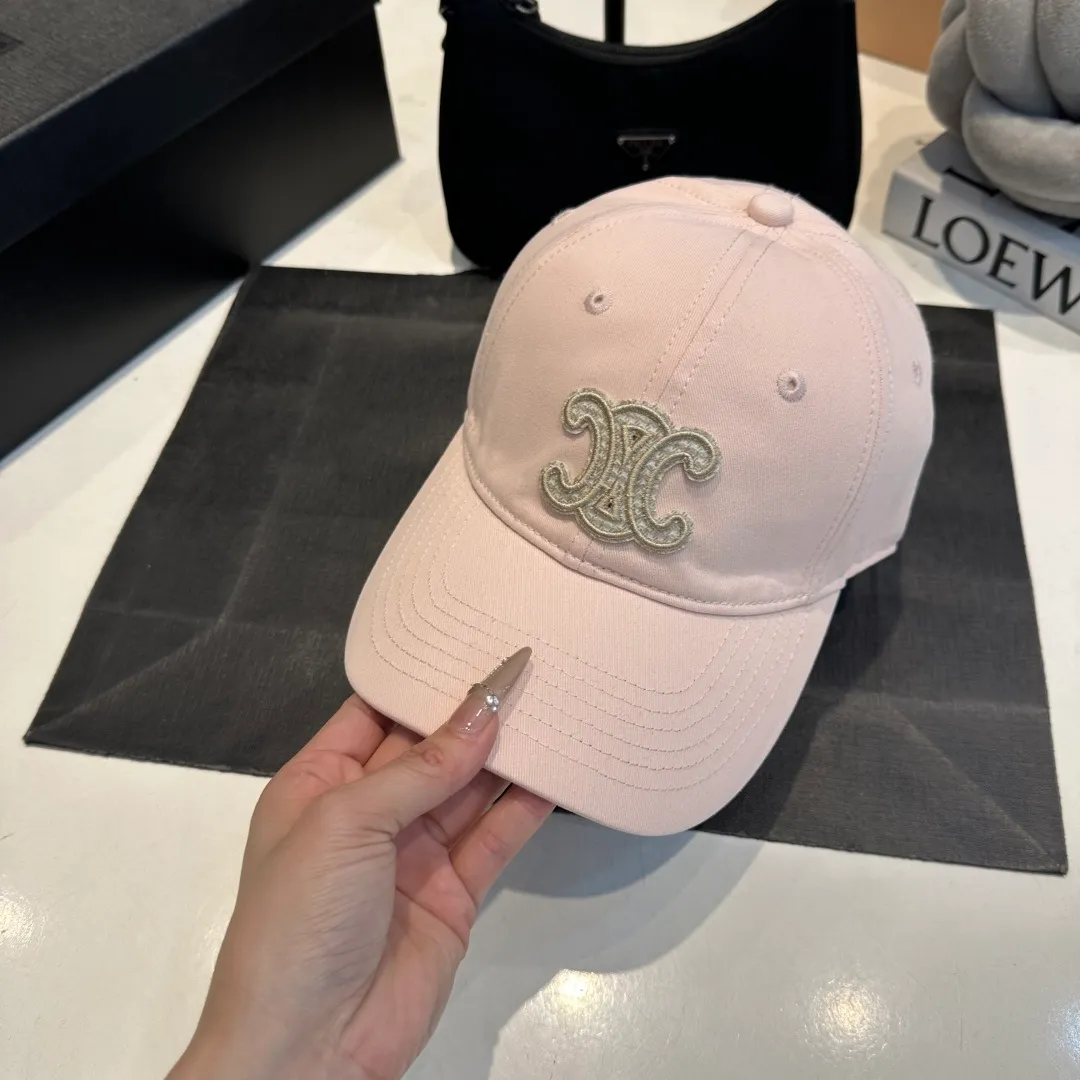 P60 CELINE Celine's new classic casual and trendy style, simple baseball cap🧢Japanese and Korean style, looks great with any combination! A must-have when traveling