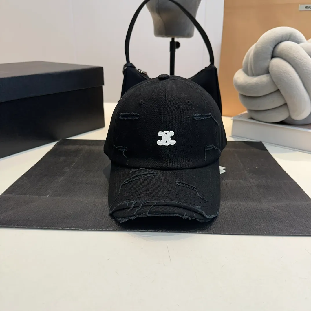 P60 CELINE 2024 spring and summer denim baseball cap 🧢, a must-have and easy to match when going out, get it now!