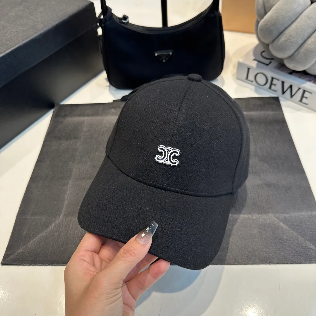 P60 CELINE new autumn and winter classic casual and trendy baseball cap🧢Japanese and Korean style, looks great with any combination! A must-have when traveling