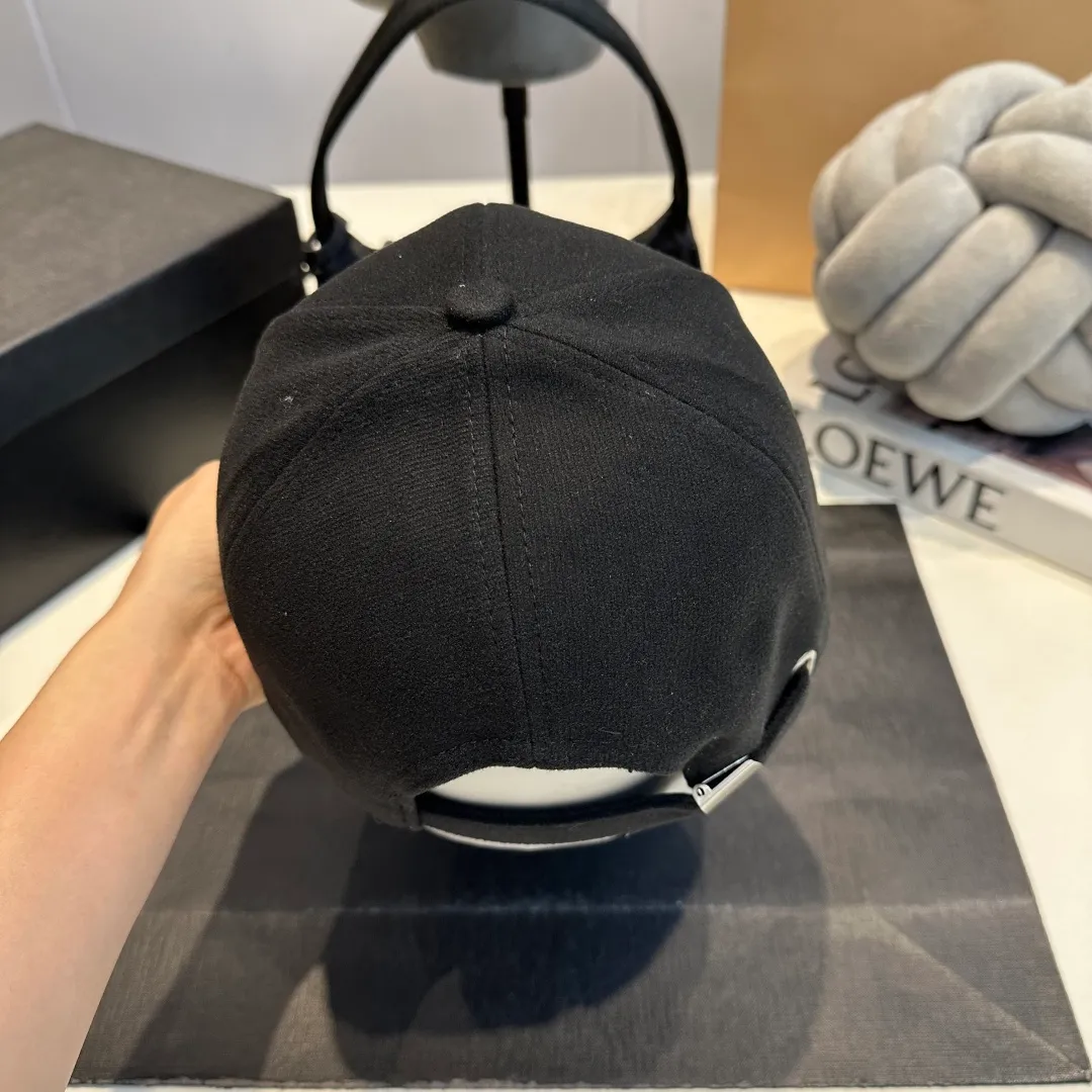 P60 CELINE new autumn and winter classic casual and trendy baseball cap🧢Japanese and Korean style, looks great with any combination! A must-have when traveling