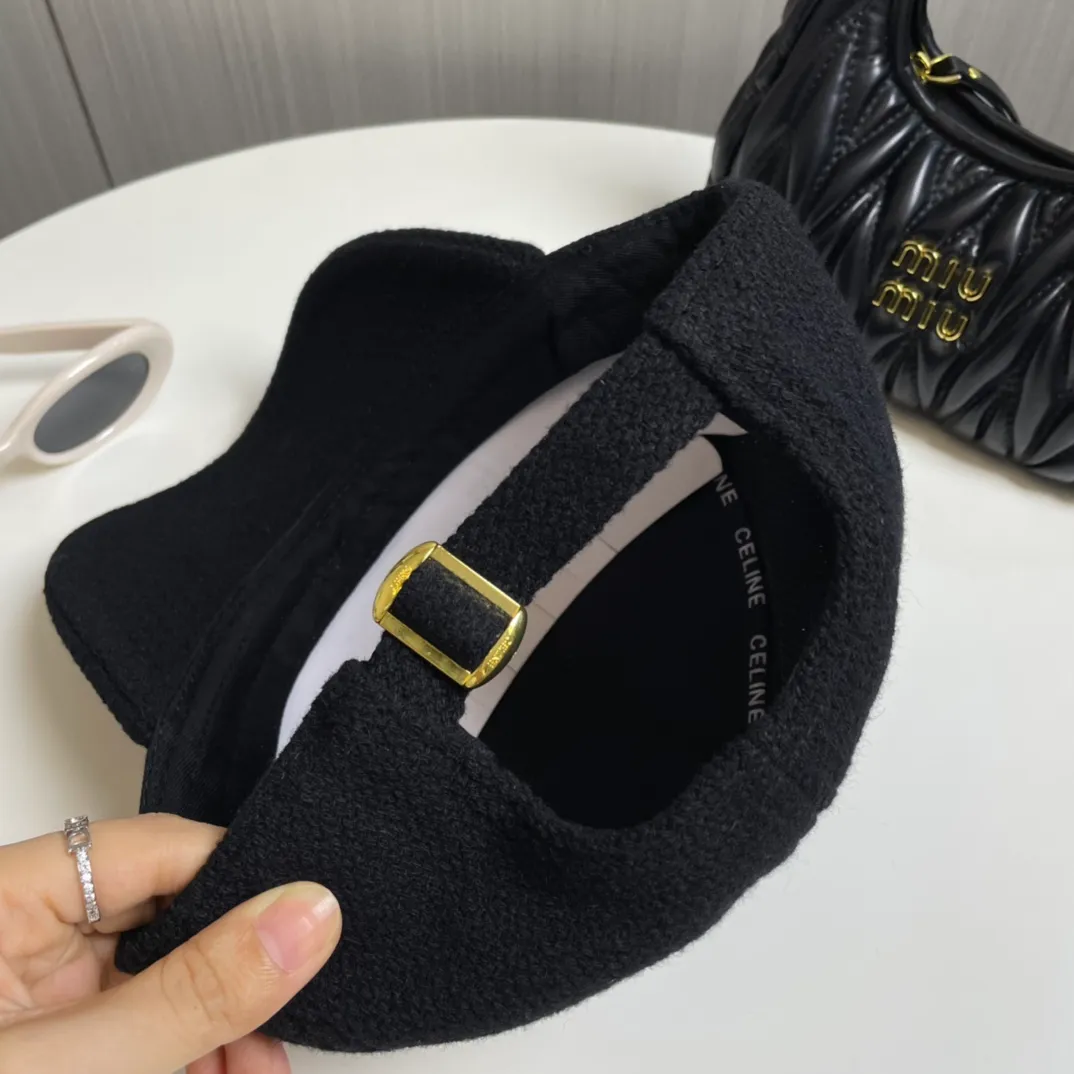 P86 CELINE · Celine's new fall and winter C letter embroidered baseball cap 🧢 Top version 👍 Purchased from ZP to make a pattern, and the hat shape is completely customized according to ZP 2:1. Custom woven wool fabric, super textured! The letter C distinguishes the market version, the size and the texture of the looped hair are all restored. The hardware adjustment buckle is custom-molded and has a logo. Customized logo webbing inside the hat, all details restored💯 ⚠️Size: One size fits all and adjustable!