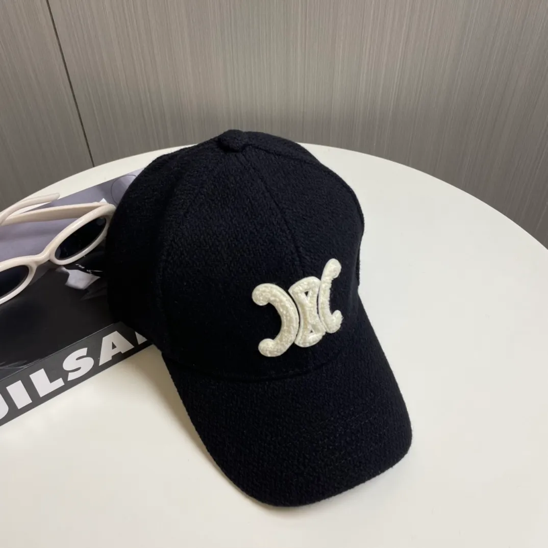 P86 CELINE · Celine's new fall and winter C letter embroidered baseball cap 🧢 Top version 👍 Purchased from ZP to make a pattern, and the hat shape is completely customized according to ZP 2:1. Custom woven wool fabric, super textured! The letter C distinguishes the market version, the size and the texture of the looped hair are all restored. The hardware adjustment buckle is custom-molded and has a logo. Customized logo webbing inside the hat, all details restored💯 ⚠️Size: One size fits all and adjustable!