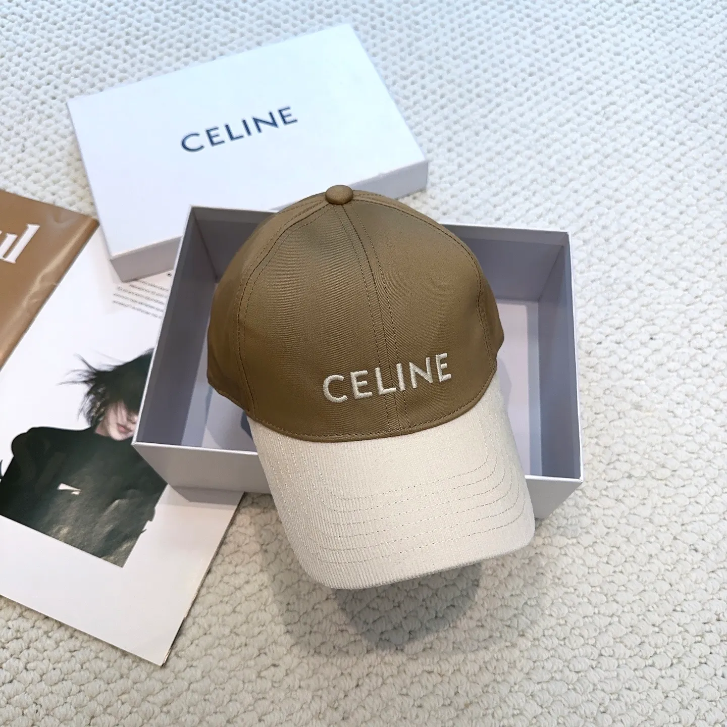 P76 popular CELINE (Celine) official website purchase version. Original 1:1 customized! The latest baseball cap with the same style as the simple letter star, fashionable and high-end workmanship! Every hat is made with care! Extraordinary quality, suitable for both men and women.    Céline's hat has a simple design, high-end color matching, delicate texture, and clean style. It is an iconic item. The letter C is the official icon of CELINE. It is deeply rooted in the brand's historical heritage, and at the same time it exudes modern elegance and a new trend of retro modernity. Simple baseball cap decorated with C logo. Self-attitude, no need to elaborate.