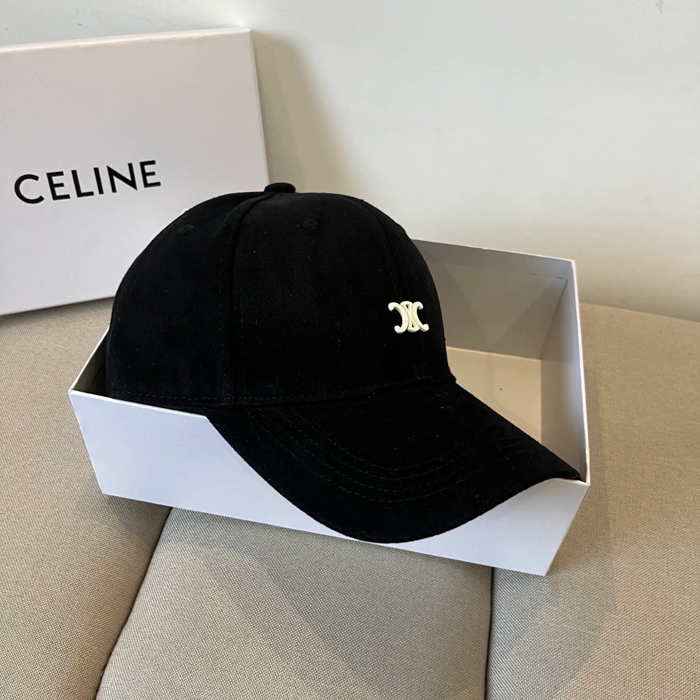 P60 [CELINE Celine] New classic casual and trendy baseball cap🧢Japanese and Korean style, looks great with any combination! A must-have when traveling