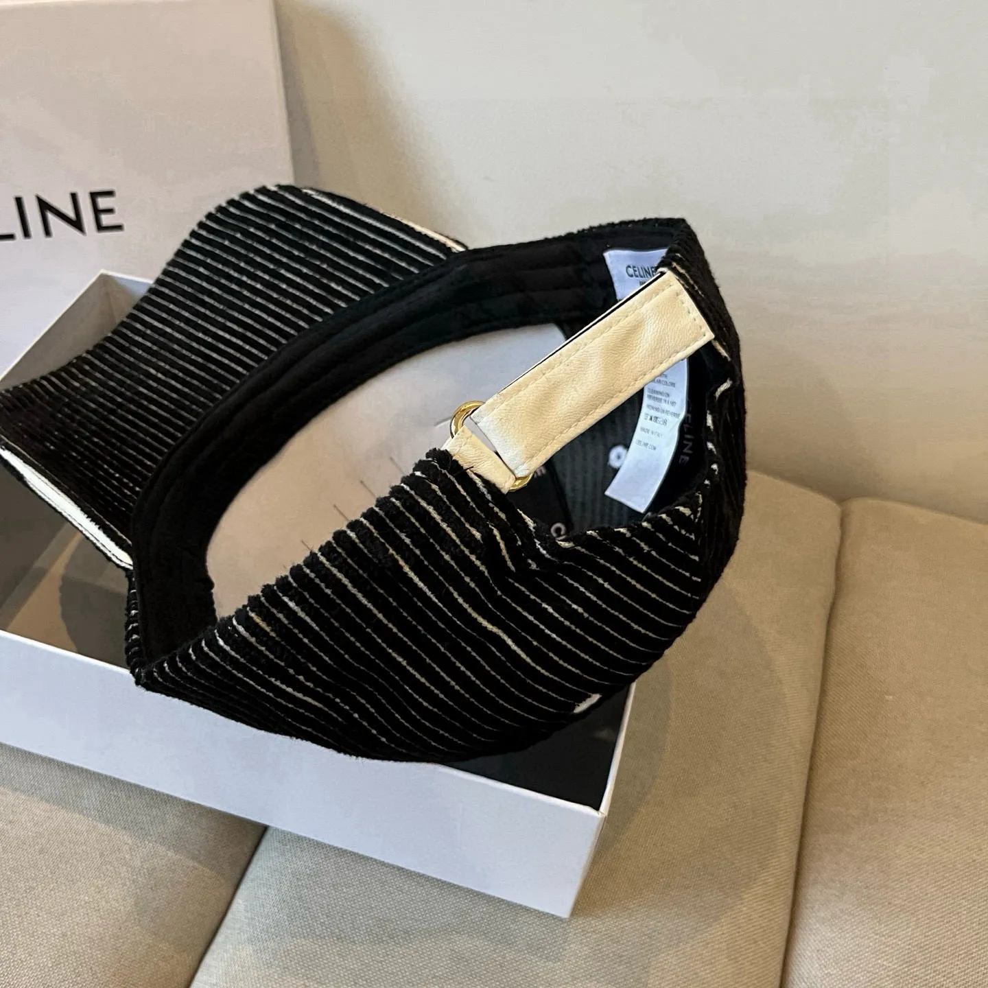P60 [CELINE Celine] New classic casual and trendy baseball cap🧢Japanese and Korean style, looks great with any combination! A must-have when traveling