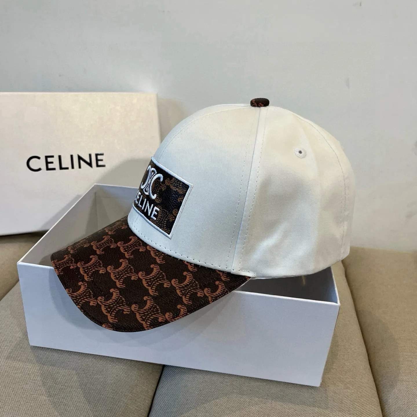 P60 [CELINE Celine] New classic casual and trendy baseball cap🧢Japanese and Korean style, looks great with any combination! A must-have when traveling