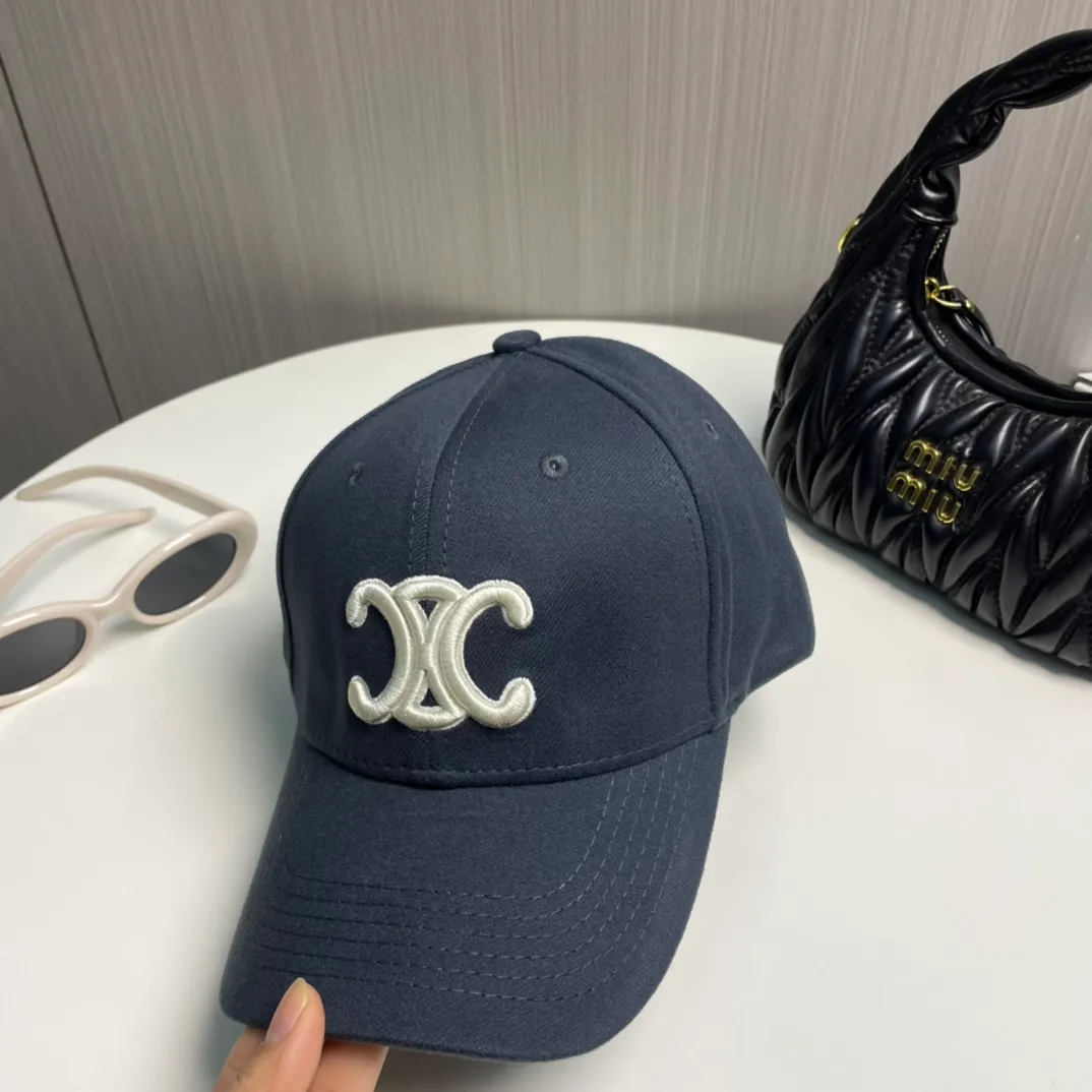 P56 💛 Comes with dust bag [CELINE Celine] new simple baseball cap, new shipment, big brand style is super easy to match, hurry up and get it!